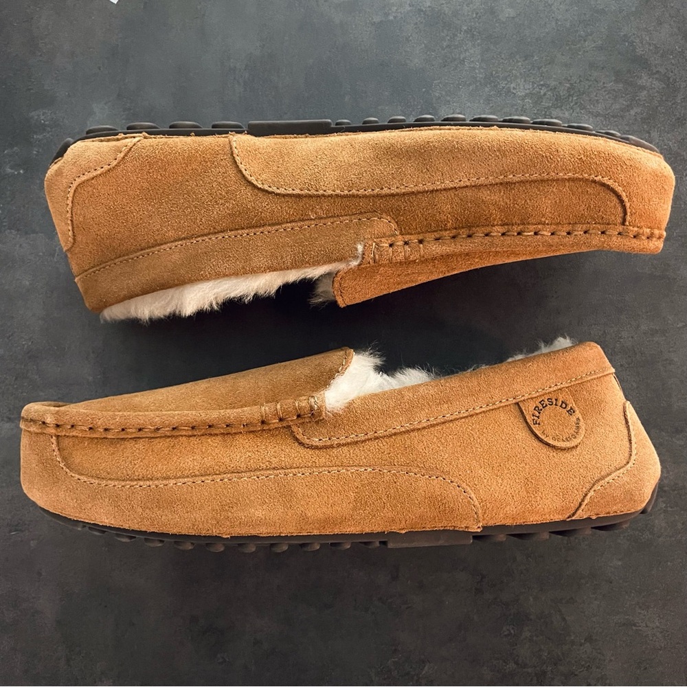 Fireside ultra soft comfort slippers size 9 Mens run small